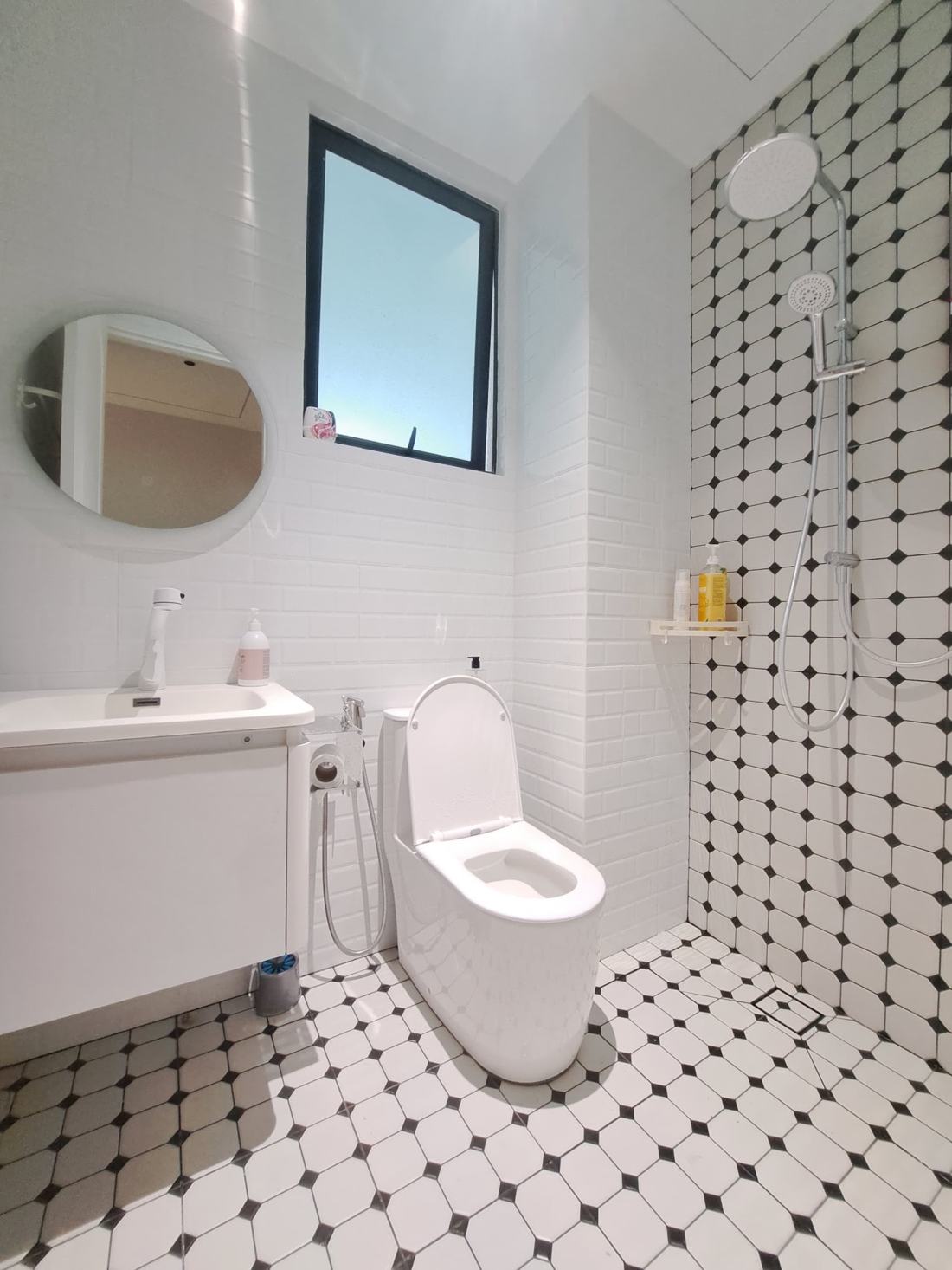 Tiled bathroom with octagon floor